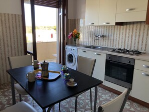 Comfort Apartment, 2 Bedrooms | Private kitchen | Full-size fridge, oven, stovetop, espresso maker - Bora Bora Apartment (Gallipoli)