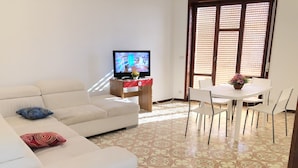 Living area - Bora Bora Apartment (Gallipoli)