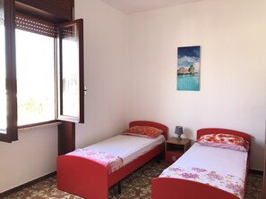 Căn hộ tiện nghi đơn giản, 2 phòng ngủ | Trang trí khác biệt, trang bị nội thất với thiết kế riêng biệt 