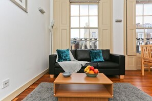 Basic Apartment | Living area