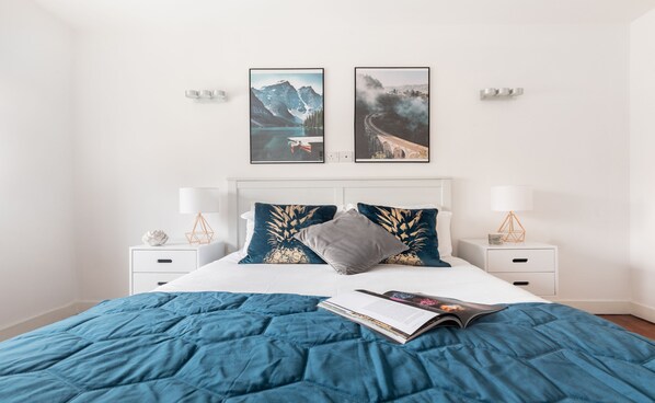 Deluxe-Apartment, 2 Schlafzimmer | Individuell dekoriert, individuell eingerichtet, Schreibtisch
