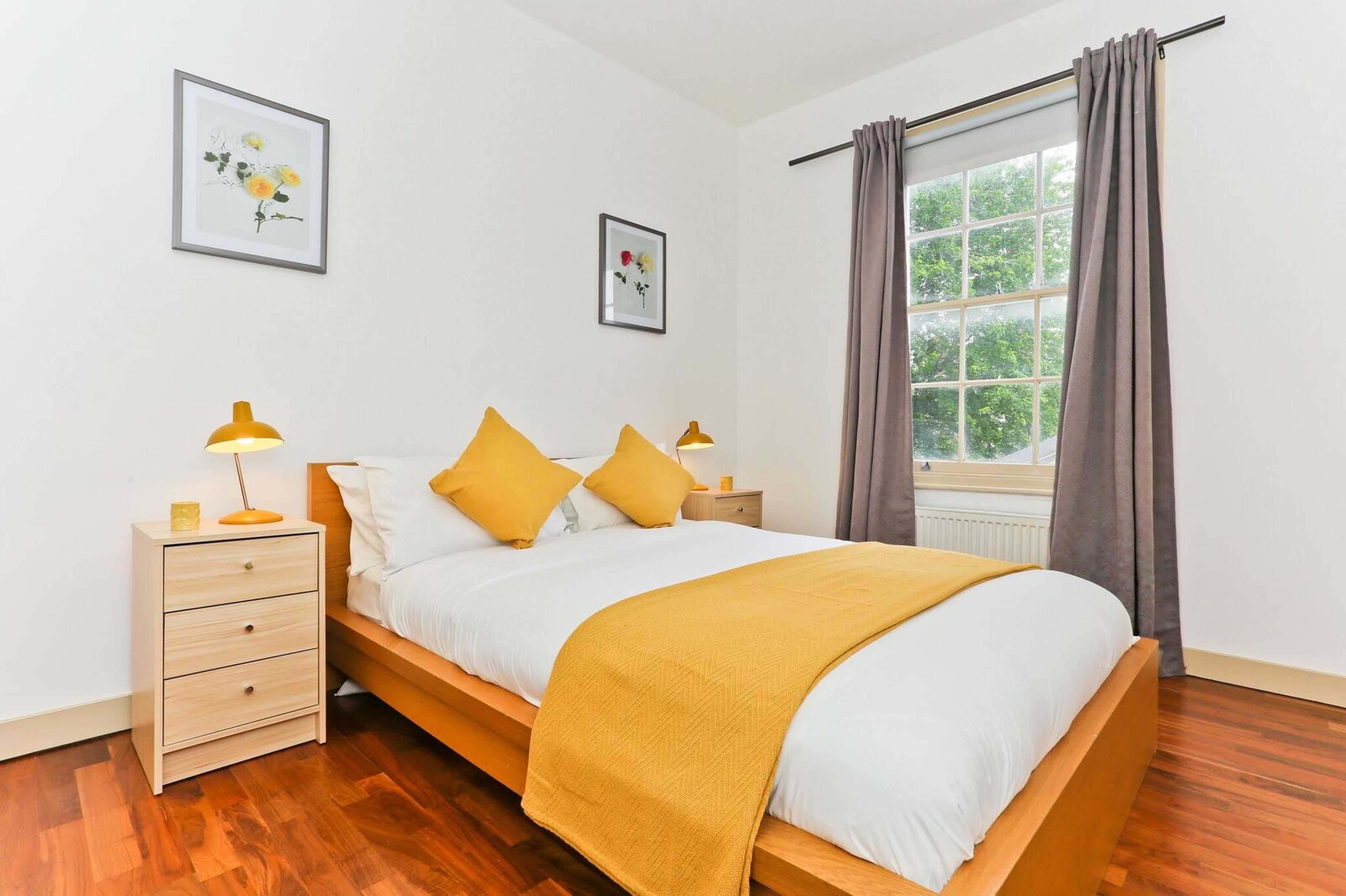 Basic Apartment | Individually decorated, individually furnished, desk, laptop workspace