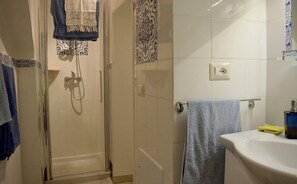 Apartment, 2 Bedrooms | Bathroom