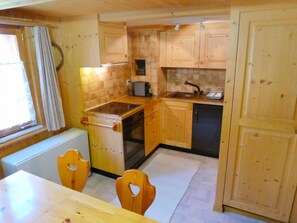 Fridge, oven, cookware/dishes/utensils, dining tables