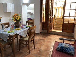 Apartment, 1 Bedroom | In-room dining