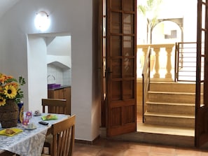 Appartement, 1 chambre | Restauration dans la chambre