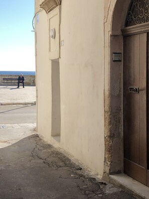 مدخل المنشأة