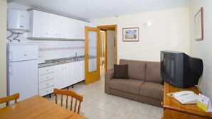 Apartment, 1 Bedroom | Private kitchen | Coffee/tea maker, microwave, stovetop, toaster - Avenida Apartamentos (Benidorm)
