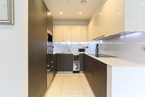 Apartment | Eigene Küche | Großer Kühlschrank, Mikrowelle, Ofen, Herdplatte