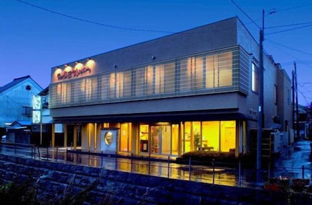 Exterior. Uminoyado Hinodeya