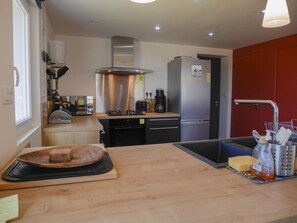 Køleskab, mikrobølgeovn, opvaskemaskine