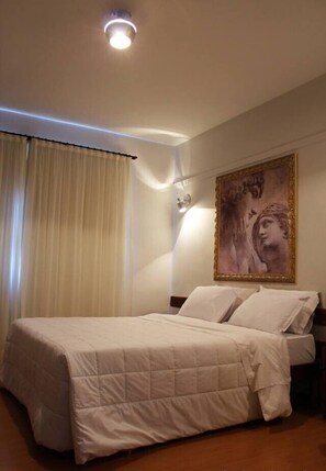 Minibar, desk, free WiFi, bed sheets