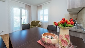 Unclassified image, 4 of 14, button - Honolulu Apartment (Dubrovnik)