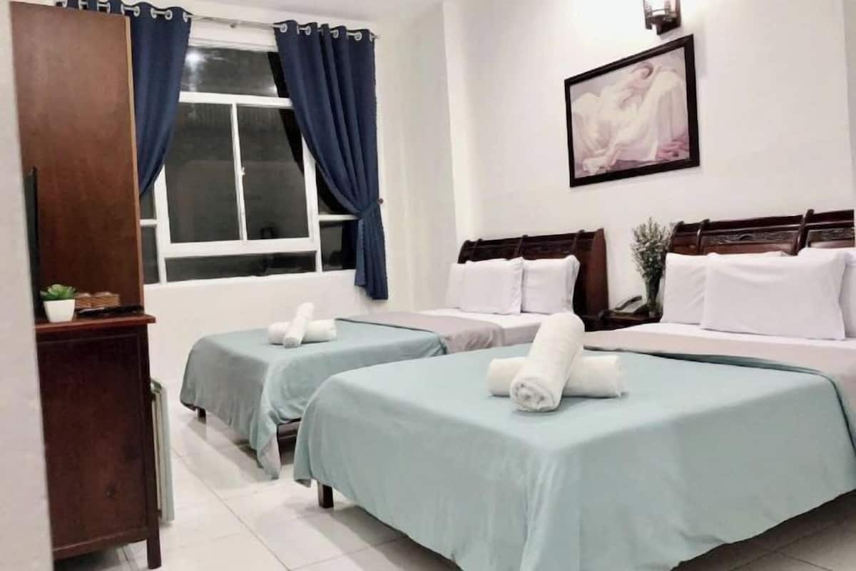 Minibar, desk, laptop workspace, free WiFi