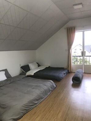 4 quartos, ferros/tábuas de passar roupa