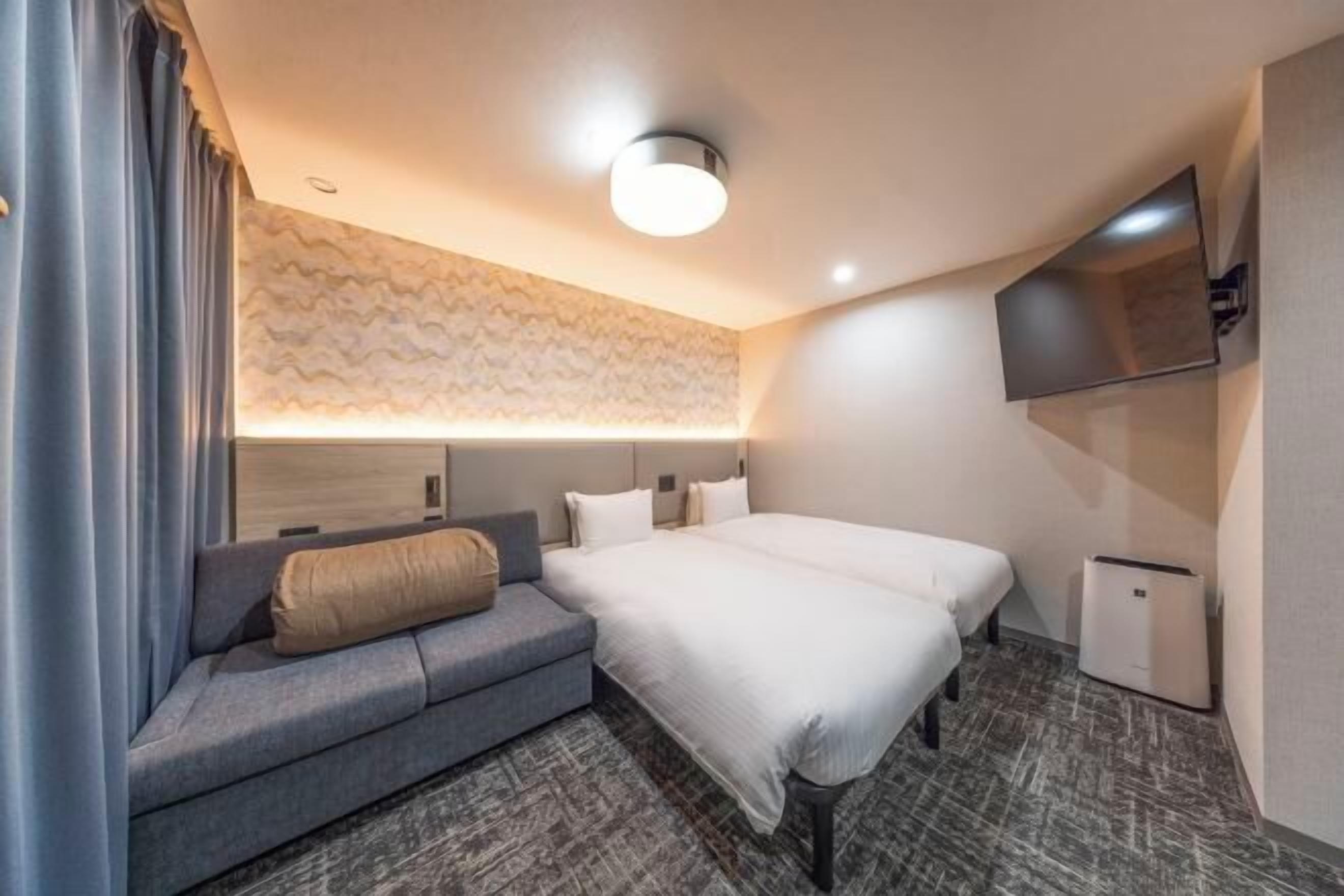 Free WiFi, bed sheets