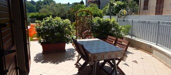 S083 - Sirolo, new five-room apartment with garden