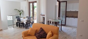 S083 - Sirolo, new five-room apartment with garden