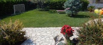 S083 - Sirolo, new five-room apartment with garden