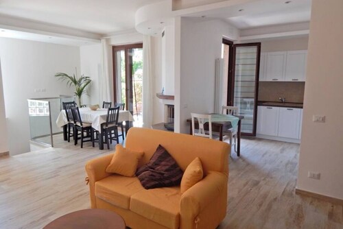 S083 - Sirolo, new five-room apartment with garden