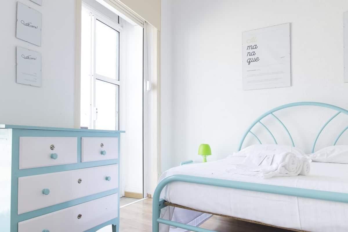 Triple Room, Private Bathroom | 1 bedroom, blackout drapes, free WiFi, bed sheets