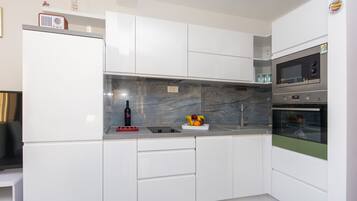 Apartment, Sea View | Private kitchen | Full-size fridge, oven, stovetop, dishwasher