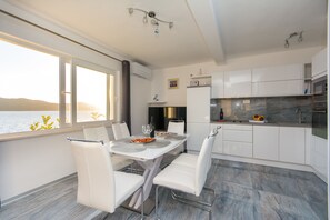 Apartment, Sea View | Private kitchen | Full-size fridge, oven, stovetop, dishwasher - Apartman EDEN (Dubrovacko Primorje)