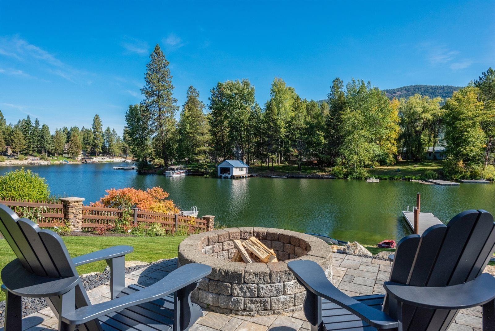 Fabulous Waterfront Home for Families and Friends, Pet Friendly
