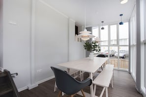 Apartment, 2 Bedrooms, Ground Floor | In-room dining