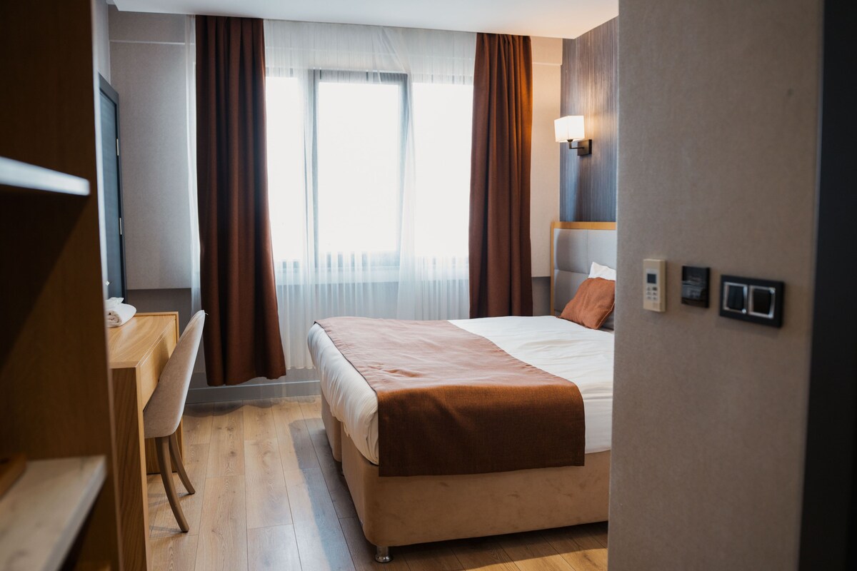 Economy Studio | Egyptian cotton sheets, premium bedding, down comforters, minibar