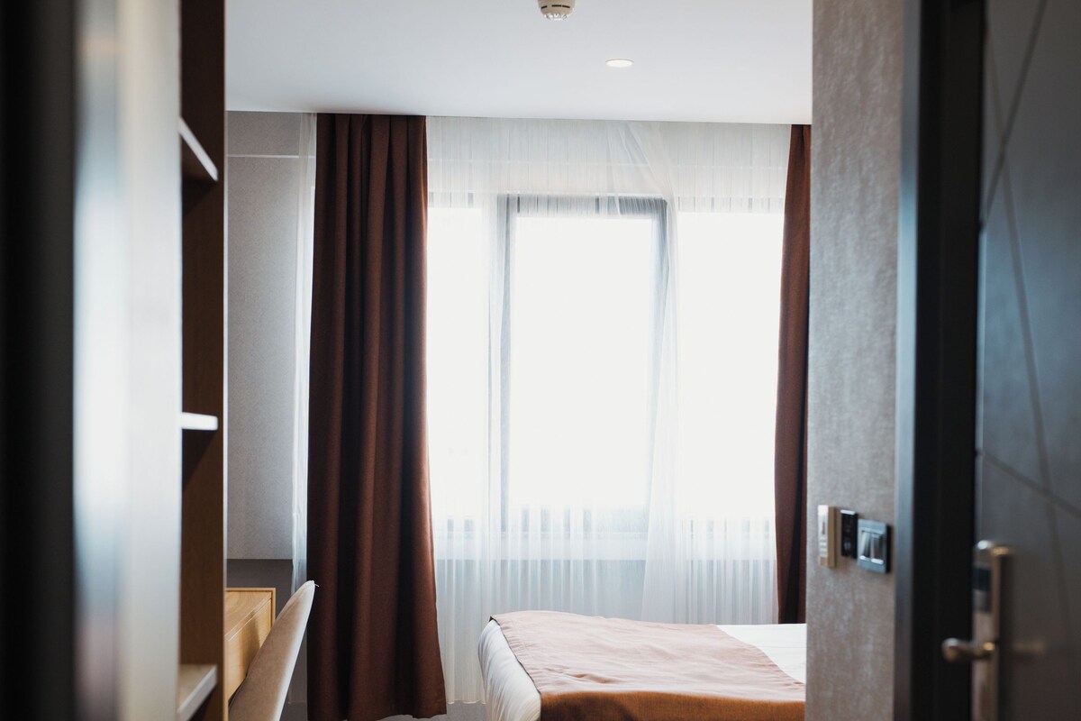 Economy Studio | Egyptian cotton sheets, premium bedding, down comforters, minibar