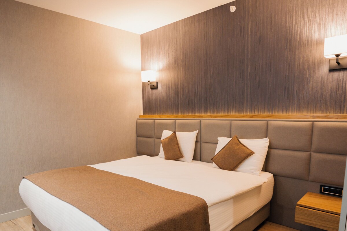 Habitación doble superior de uso individual, vista al jardín | Sábanas de algodón egipcio, ropa de cama de alta calidad y edredón