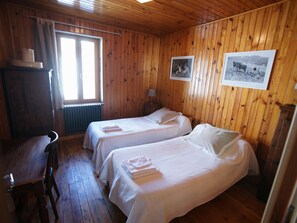 7 chambres, fer et planche à repasser, lit parapluie, Wi-Fi