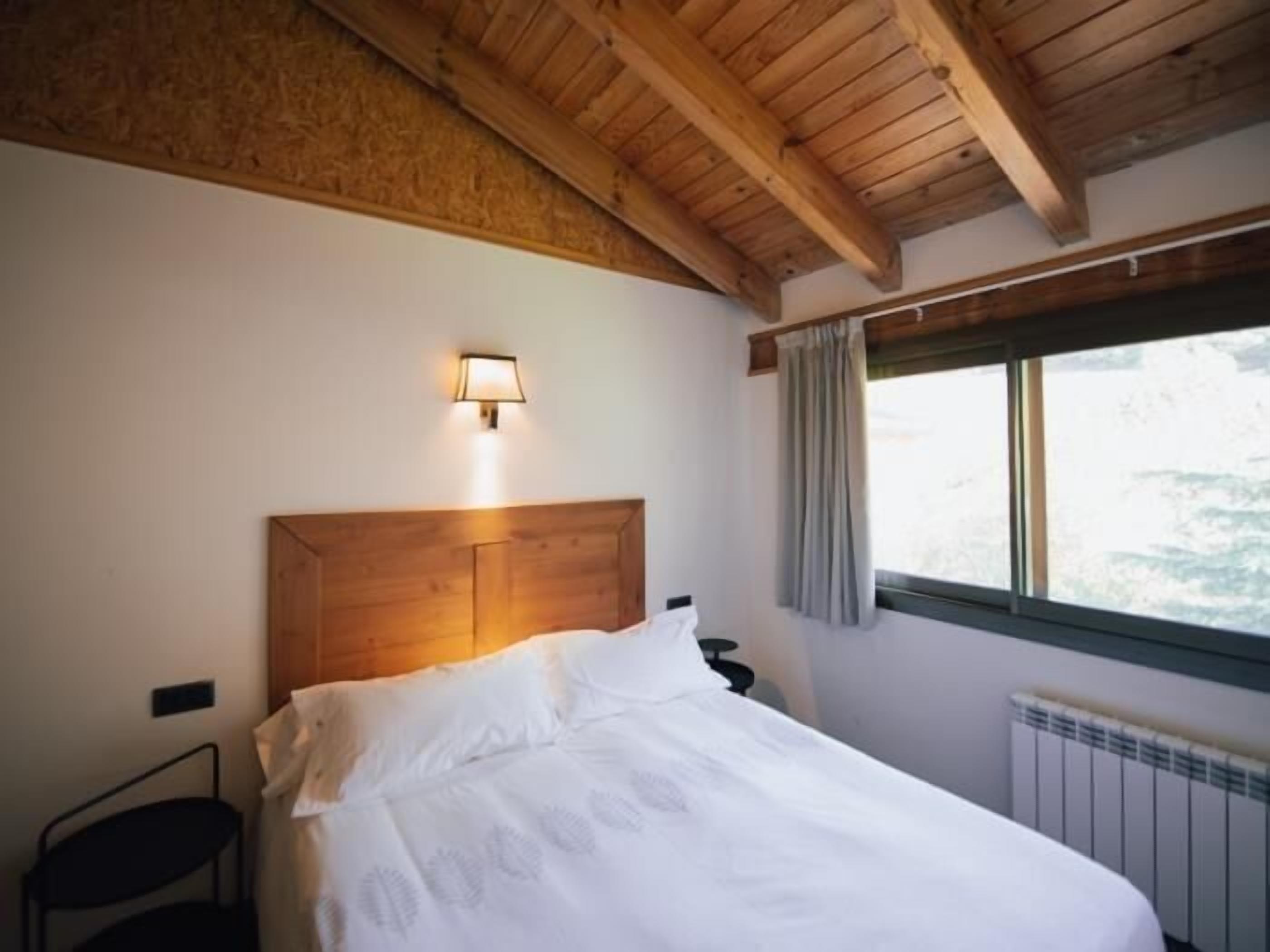 3 slaapkamers, een strijkplank/strijkijzer, internet, beddengoed