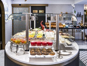 A buffet with various food items and drinks. - Sura Luxury Milion & Spa (Istanbul)