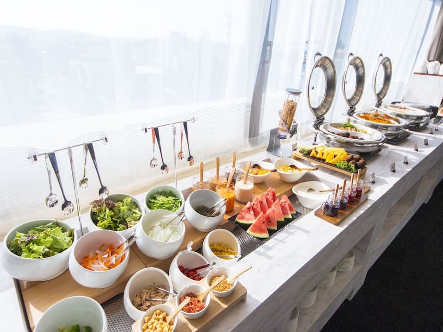 Daily buffet breakfast (JPY 1980 per person)