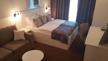 Superior Double Room, Sea View | Minibar, in-room safe, desk, free WiFi