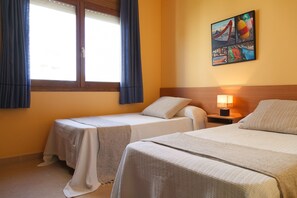 2 chambres, fer et planche à repasser, draps fournis