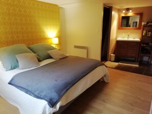4 Schlafzimmer, Bügeleisen/Bügelbrett, WLAN, Bettwäsche