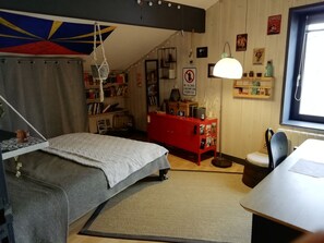 4 bedrooms, iron/ironing board, WiFi, bed sheets - Charming house & garden - 20 minutes from Bordeaux (Castres-Gironde)