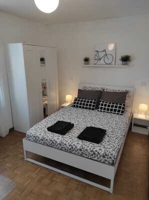 3 bedrooms, iron/ironing board, free WiFi, bed sheets - 4(*) Standing flat, 3 bedrooms, private parking with AC near Panier Vieux-Port (Marseille)