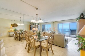 Interior - XPLORIE ACTIVITIES & LINENS INCLUDED*!  PLAZA - 2BR/open den. Indoor/outdoor pools & Tiki Bar. (Ocean City)