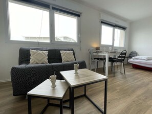 Interior - Studio for 2, Minimes La Rochelle, near beach (La Rochelle)