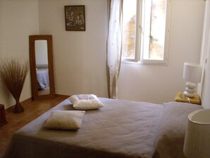 1 bedroom, iron/ironing board - RENT T2 4 people in BALAGNE (HAUTE CORSE) (Pioggiola)