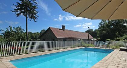 Cottage with pool and wifi in Ste Honorine