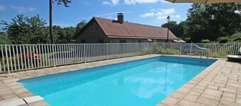 Cottage with pool and wifi in Ste Honorine