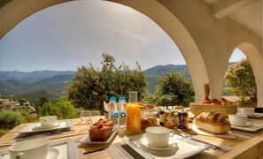 Enjoy a delicious breakfast amidst breathtaking mountain views.