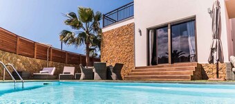 Paradise Beach House with private pool 100m from the beach