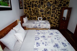 33 Schlafzimmer, Zimmersafe, Bügeleisen/Bügelbrett, WLAN