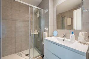 Bathtub, hair dryer, towels, soap - A. Countess 2.2 Garden (Sun of the Bay Vidalba 2) (Alcúdia)